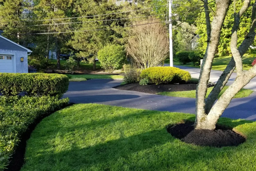 Black Mulch in Garnet Valley & Glen Mills, PA - ScapeWorx