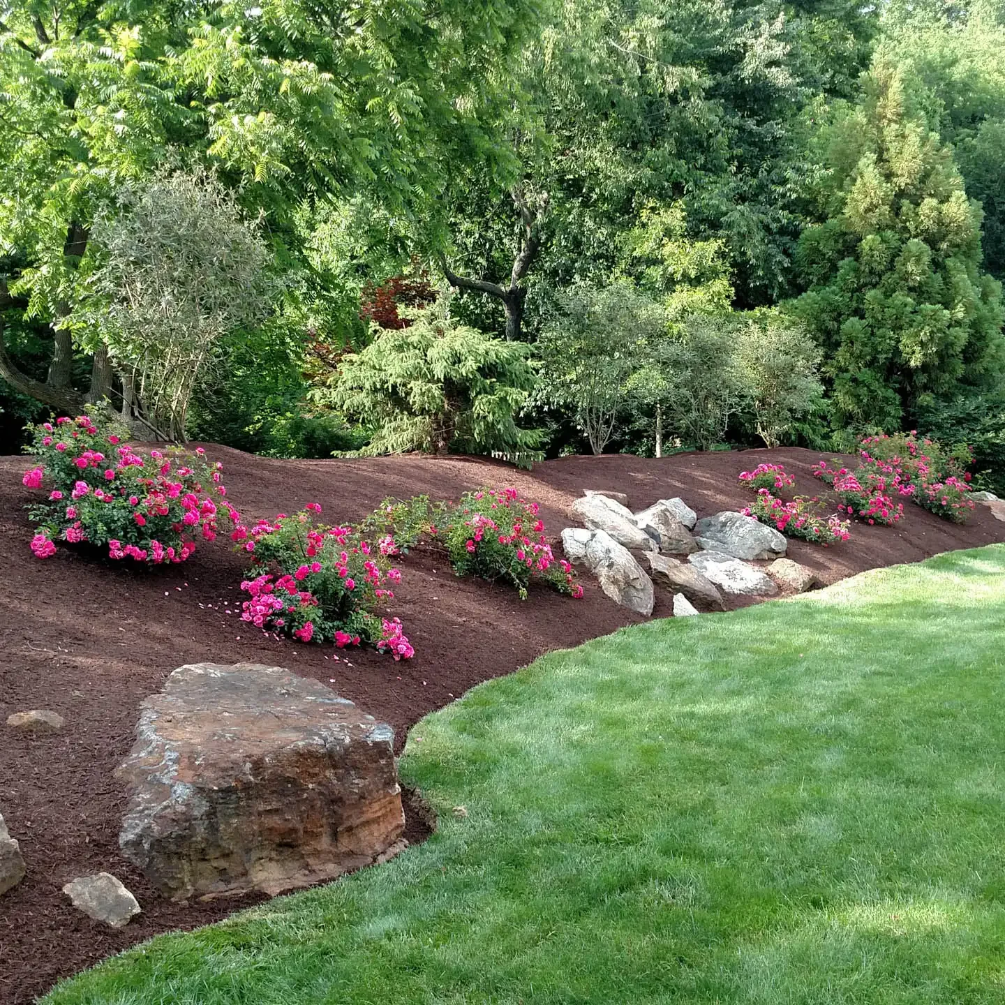 Brown Mulch in Garnet Valley & Glen Mills, PA - ScapeWorx